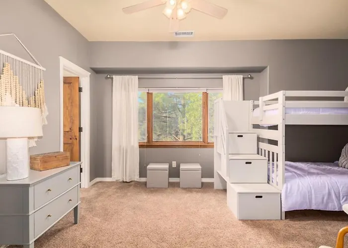 Holiday home Alpine Estate 5 Showers 3 Fireplace Hot Tub Mtn View Flagstaff