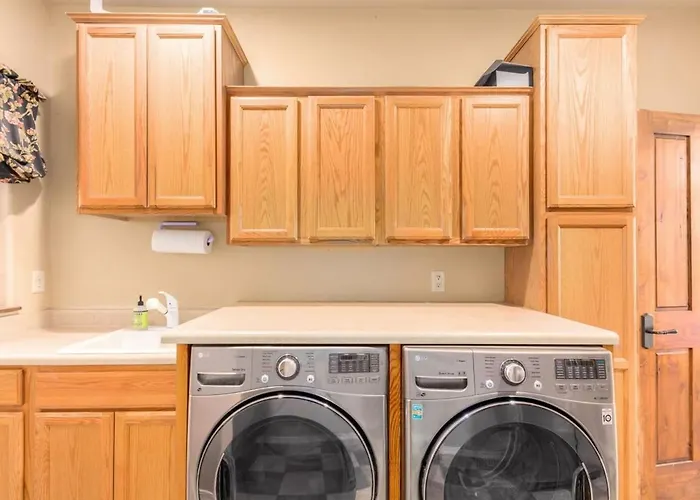 Alpine Estate 5 Showers 3 Fireplace Hot Tub Mtn View Holiday home Flagstaff