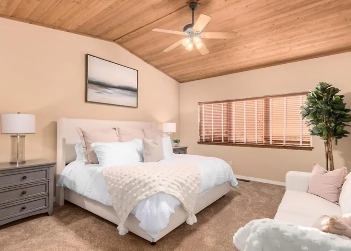 Holiday home Alpine Estate 5 Showers 3 Fireplace Hot Tub Mtn View Flagstaff