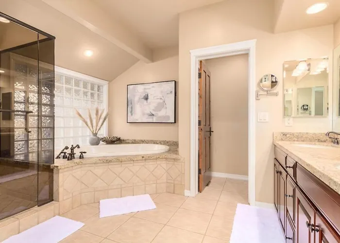 Holiday home Alpine Estate 5 Showers 3 Fireplace Hot Tub Mtn View