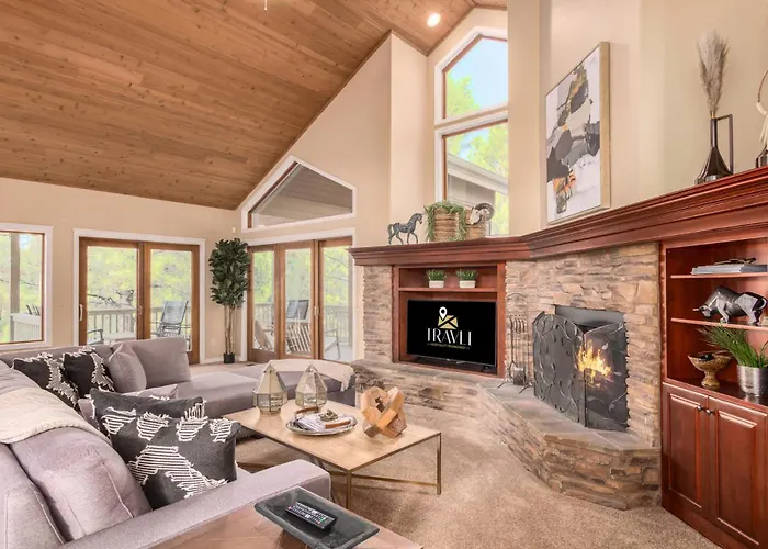 Holiday home Alpine Estate 5 Showers 3 Fireplace Hot Tub Mtn View Flagstaff